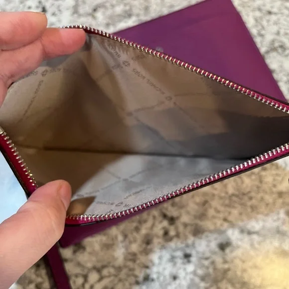 Michael Kors XL Jet Set Pop Out Clutch - Picture 8 of 8